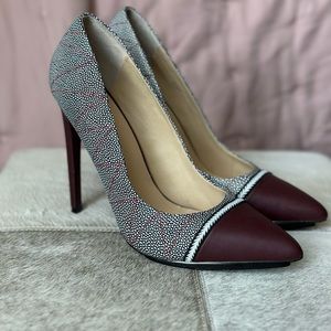 GX pumps burgundy and white textured cap toe pumps 9.5